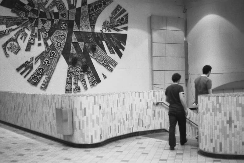 Cremazie subway station interior