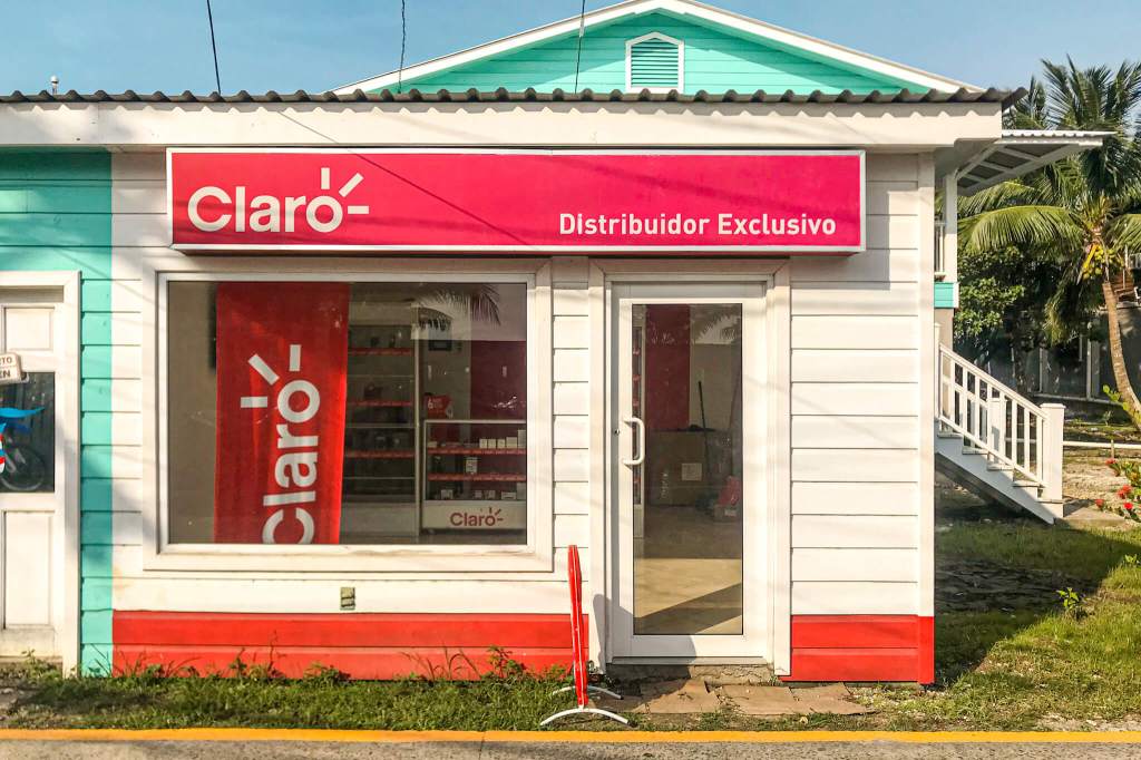 Claro cellular store in Utila
