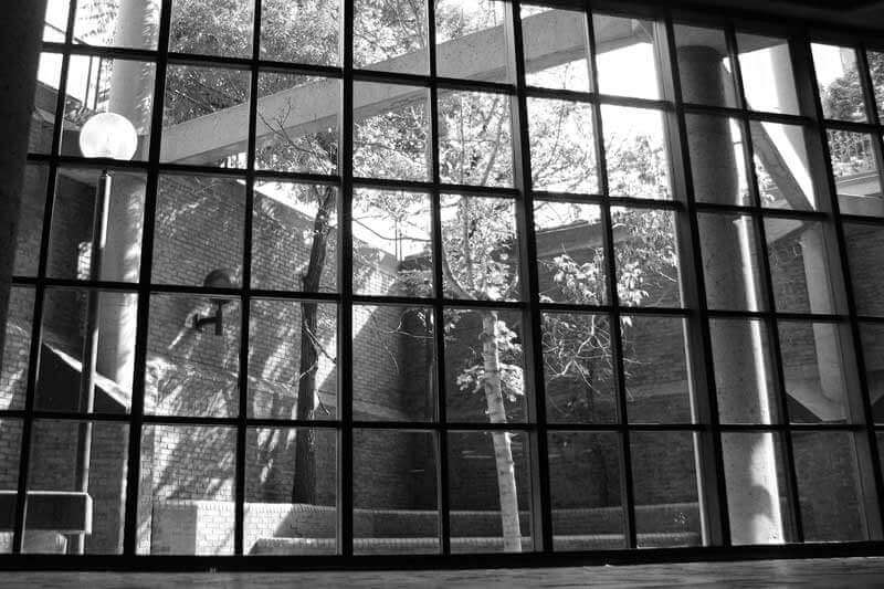 Snowdon subway station interior