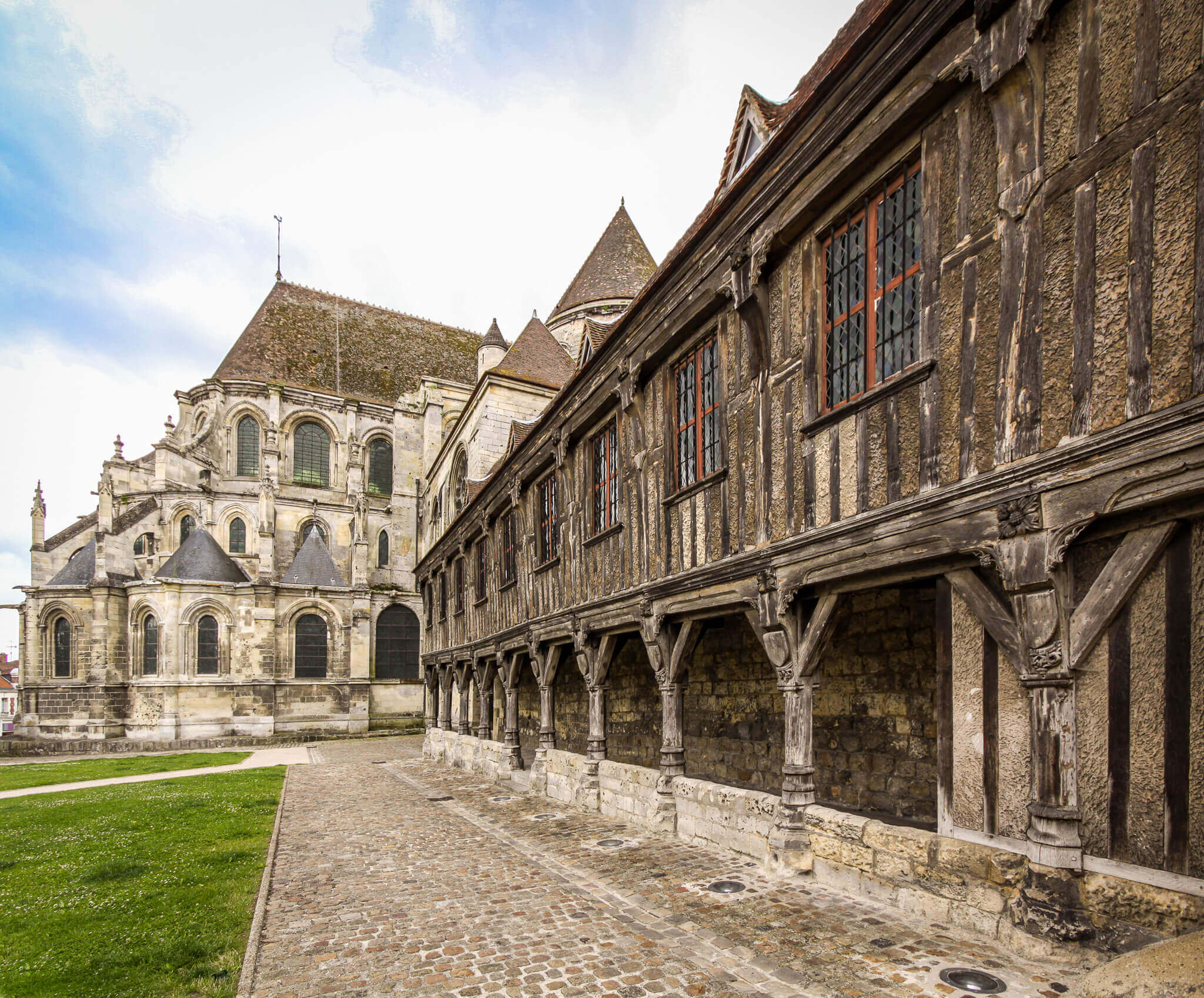 The Chapter Library of the Noyon Cathedral