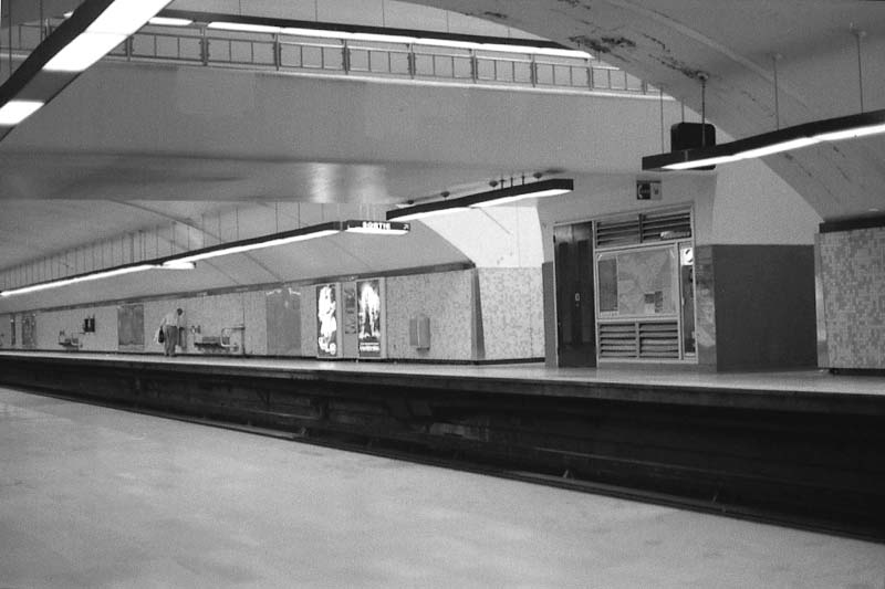 Frontenac subway station interior