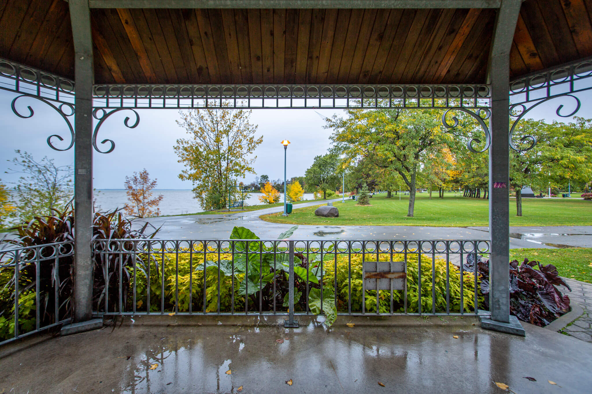 Picnic in the rain under the gazebo at Pine Beach Park in Dorval (Montreal)