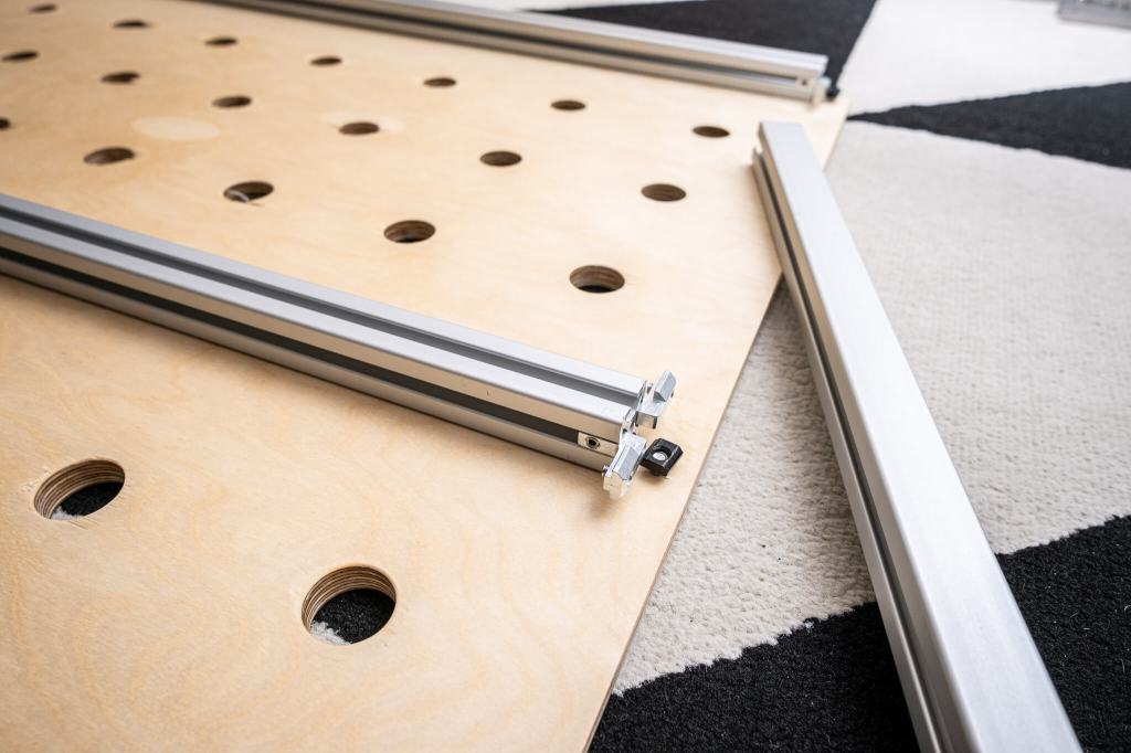 Connecting segments of t-slot aluminum extrusion