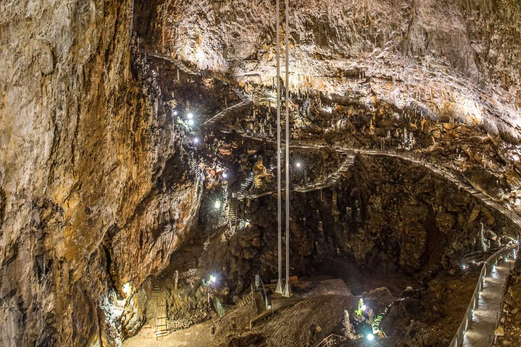 The massive cavern of the Grotta Gigante near Trieste, Italy (cropped)