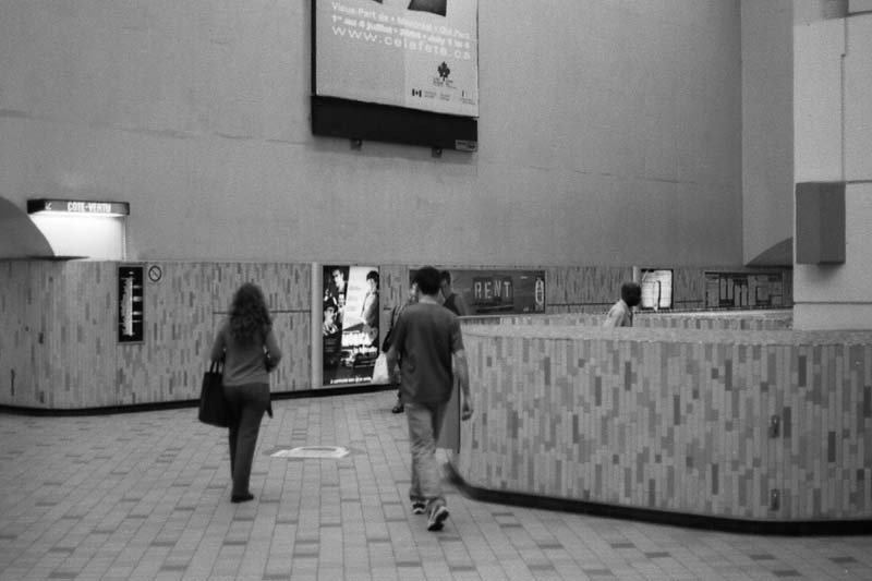 Cremazie subway station interior