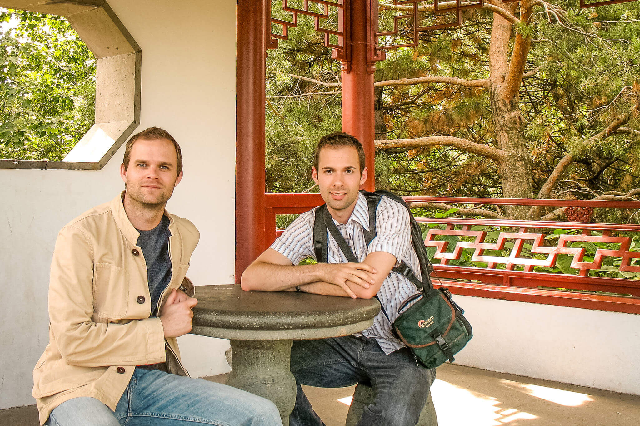 Photo in a pergola in the Chinese garden of the Montreal Botanical Gardens