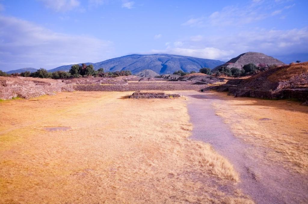 How to take the bus to&nbsp;Teotihuacan