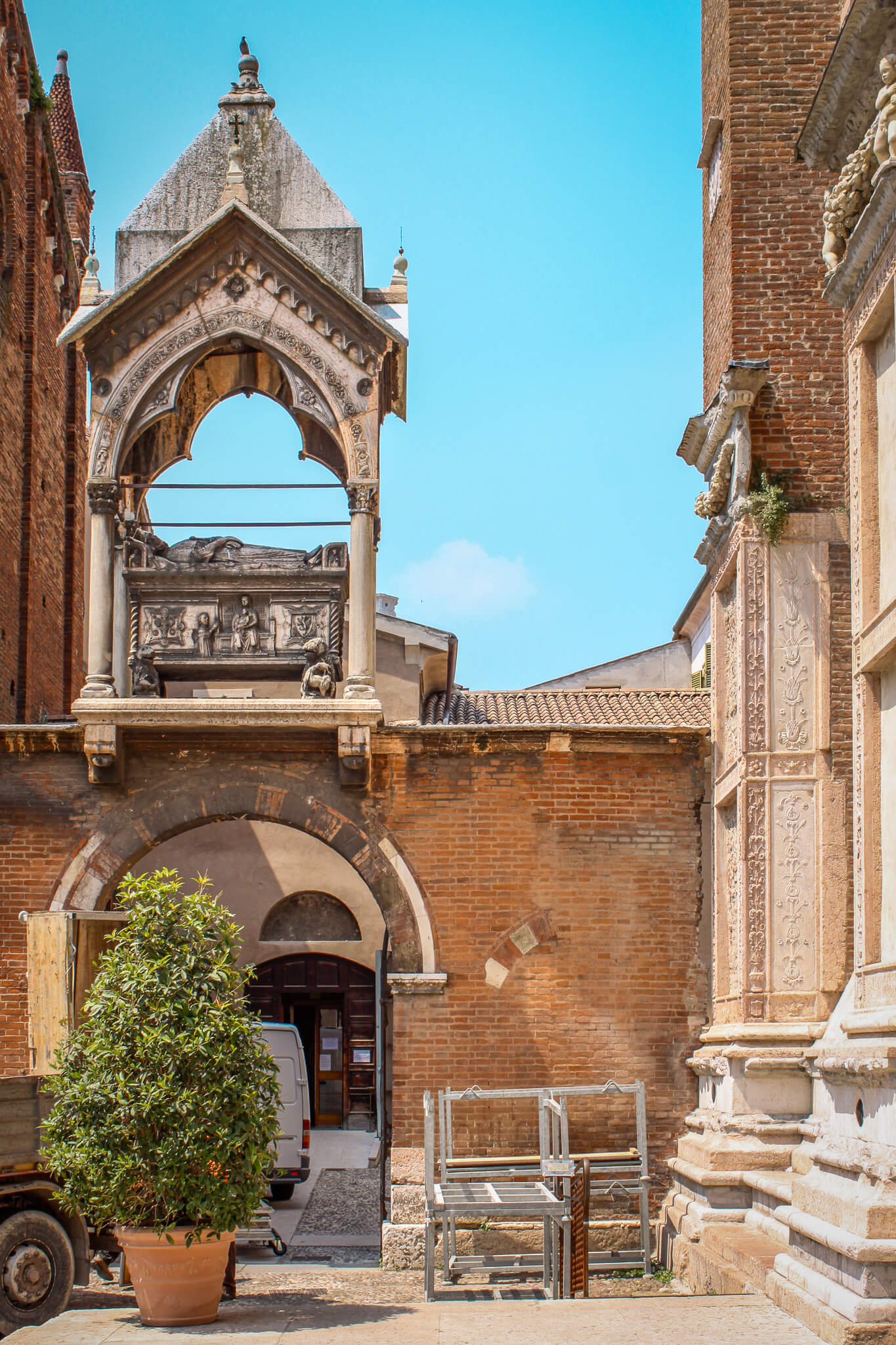 The tomb of Guglielmo da Castelbarco above an arch in Piazza Santa Anastasia in Verona