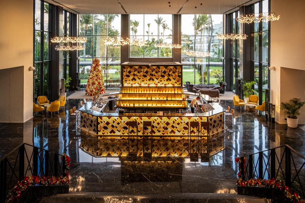 The Martini bar in the lobby of Excellence El Carmen