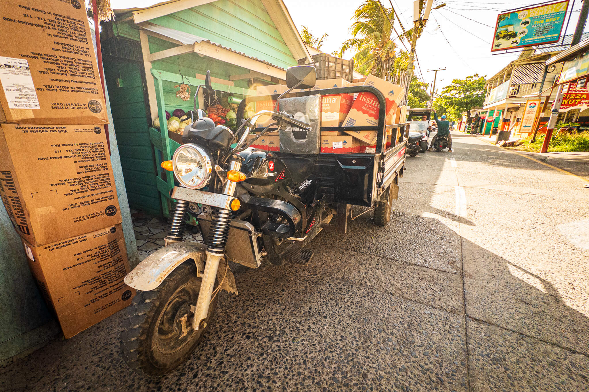 A "jumbo" in Utila is a cargo tricycle that pairs a flatbed trailer with a motorcycle body