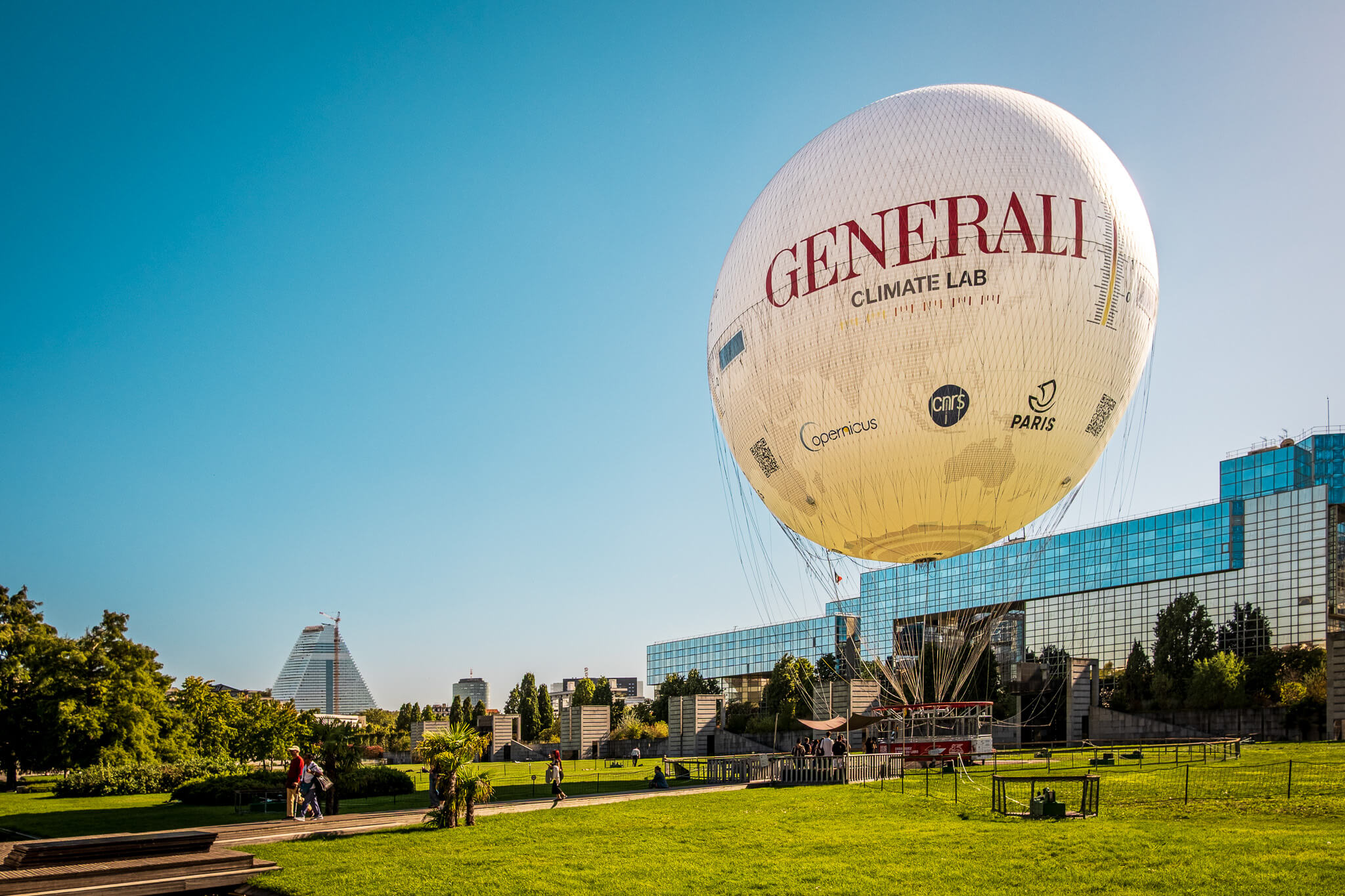 The Ballon Generali helium balloon in Parc André-Citroën in Paris