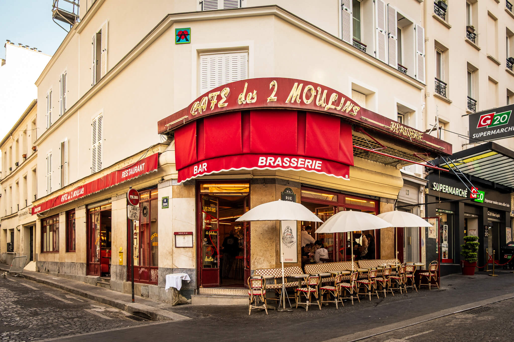 The exterior of Café des Deux Moulins in Montmartre which was featured in the film Amélie