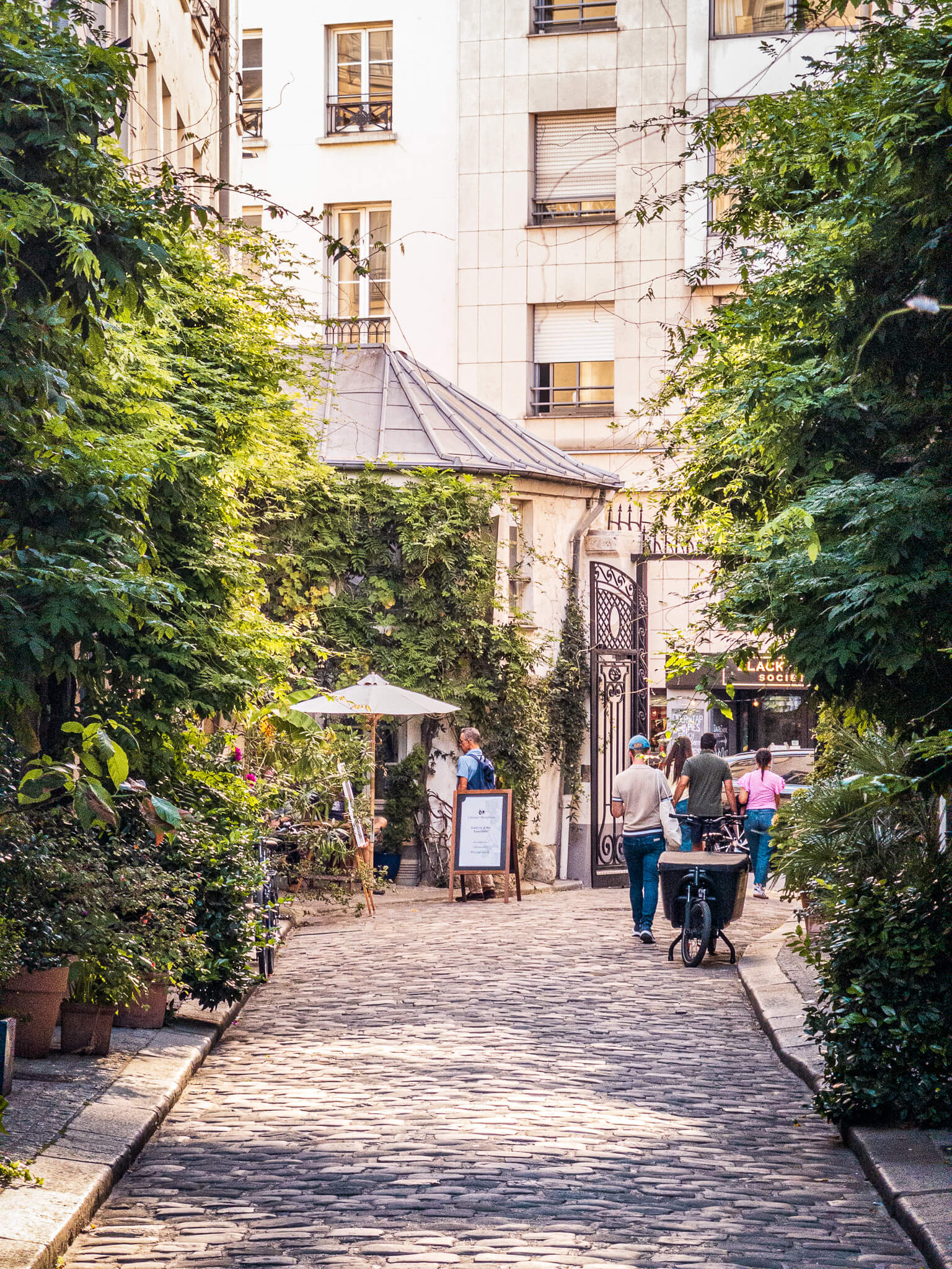 Cour Damoye near Place de la Bastille in the 11e arrondissement of Paris