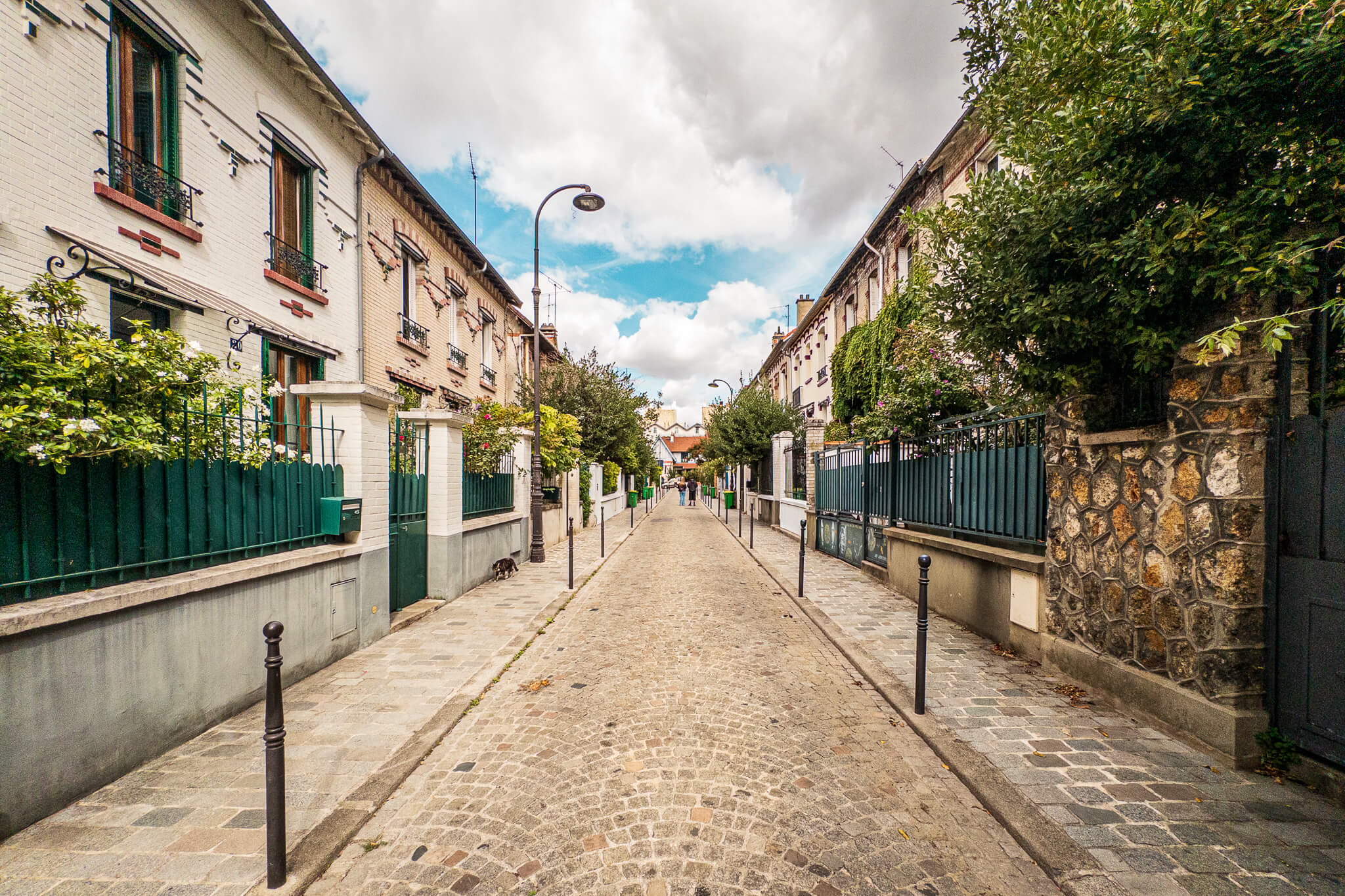 Villa Daviel lined with cottages from 1912 in Butte-aux-Cailles, Paris