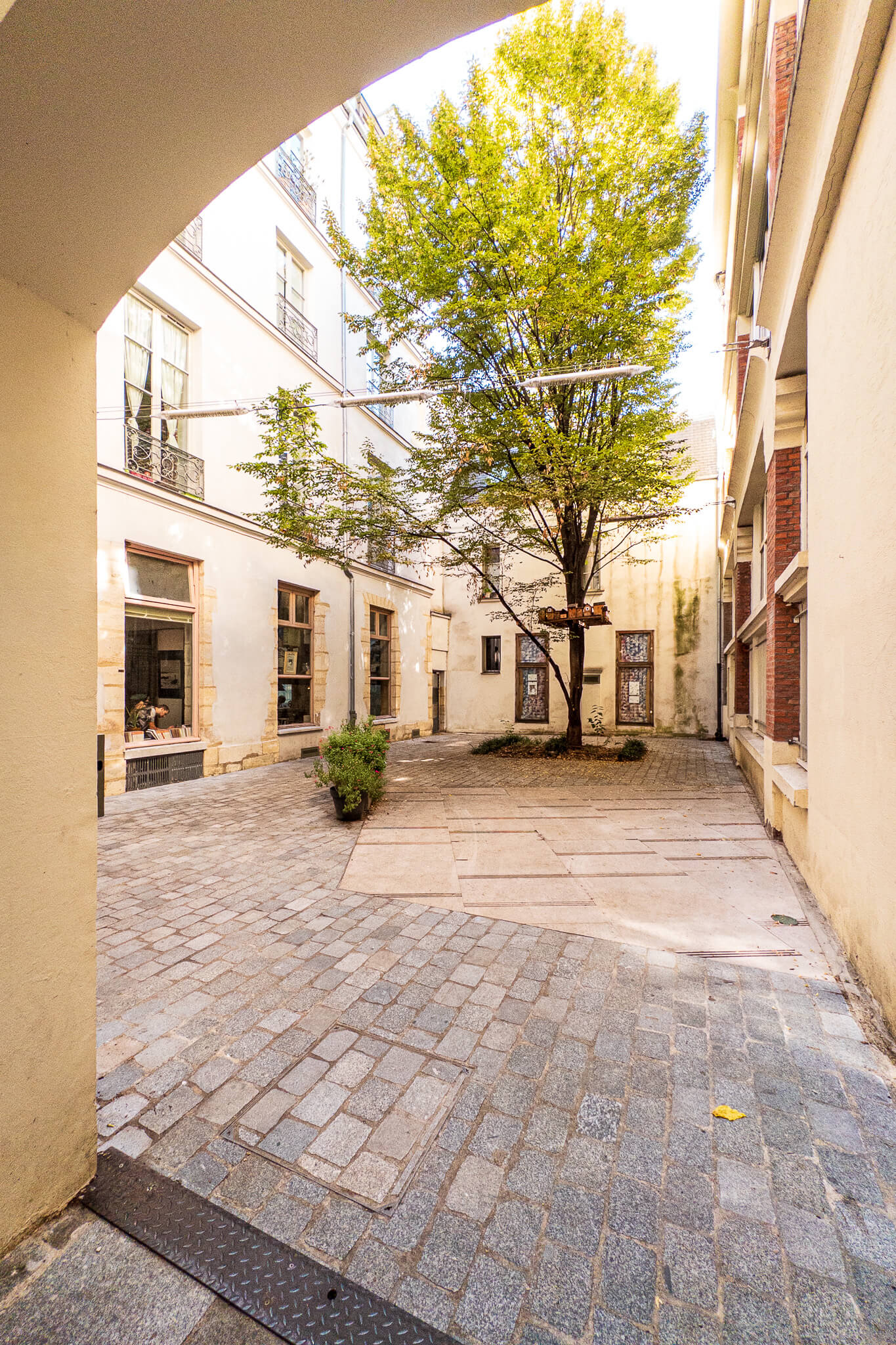 A small courtyard in Village Saint-Paul in Paris